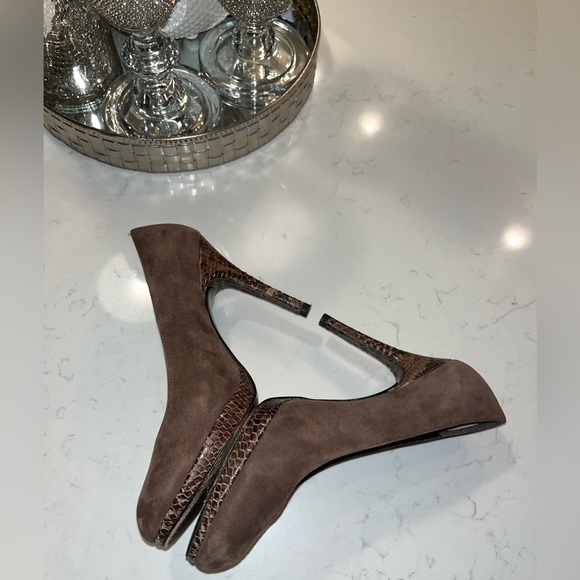 Stuart Weitzman Platswoon Pumps - Picture 11 of 13